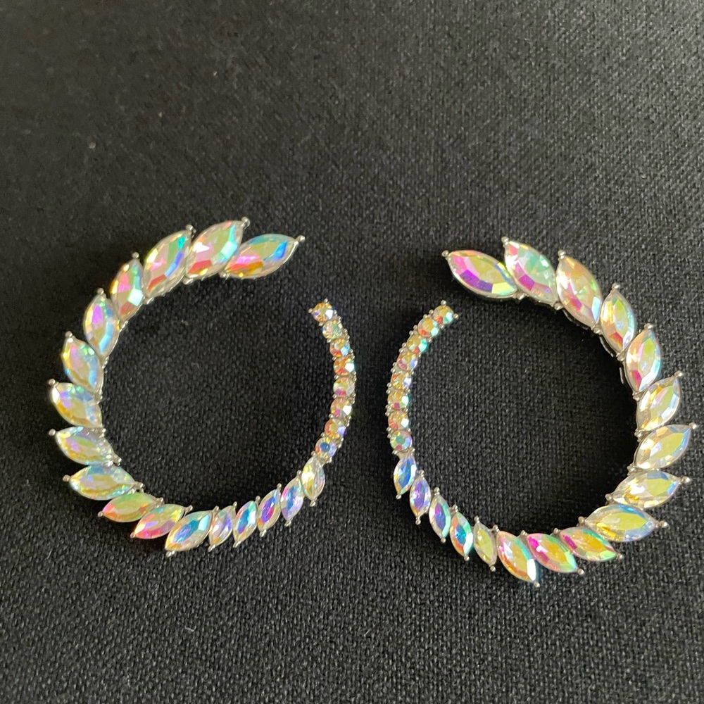 BNWT Iridescent crystals Hoop Earrings